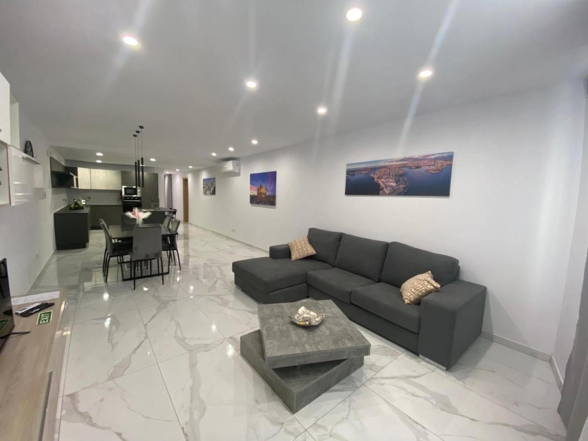 Spacious Deluxe Seaside Escape Сент-Полс-Бей